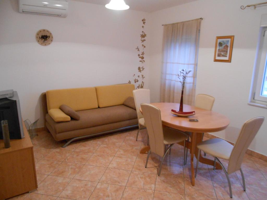Apartments Luvi Trogir Bilik gambar